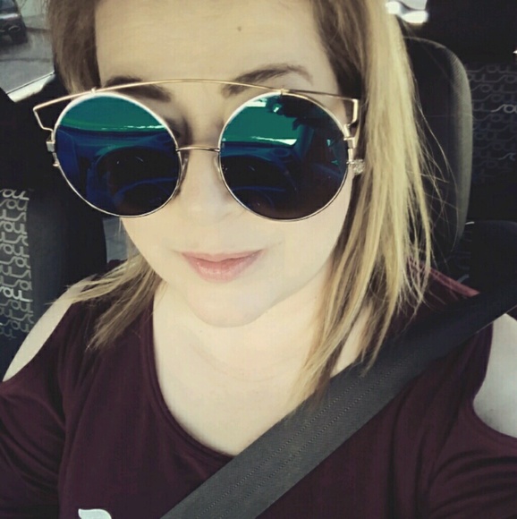 Meet your Posher, Mayra - Picture 1 of 1